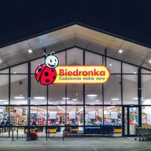 Biedronka rozda pół miliona bonów zakupowych! Jak je dostać?