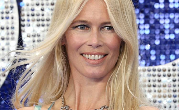  53-letnia Claudia Schiffer roznegliżowała się i wprawiła fanów w osłupienie [FOTO]  
