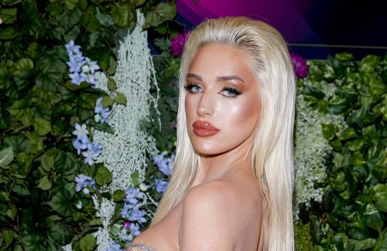 Caroline Derpienski bez makijażu. Tak naprawdę wygląda jej twarz [ZDJĘCIA]