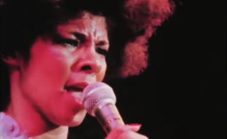 Nie żyje legendarna piosenkarka funkowa. Była żona Milesa Davisa miała 77 lat