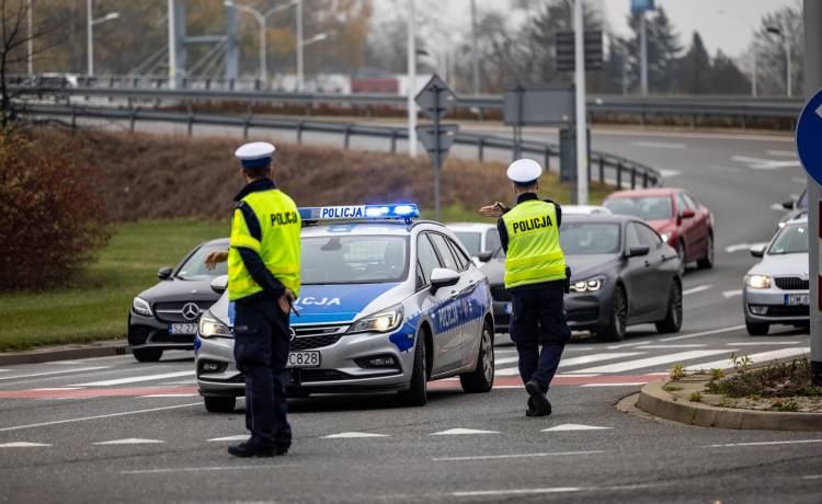 Stracisz prawo jazdy na 3 miesiące za jedno wykroczenie! Nowe przepisy już obowiązują, fot. Shutterstock