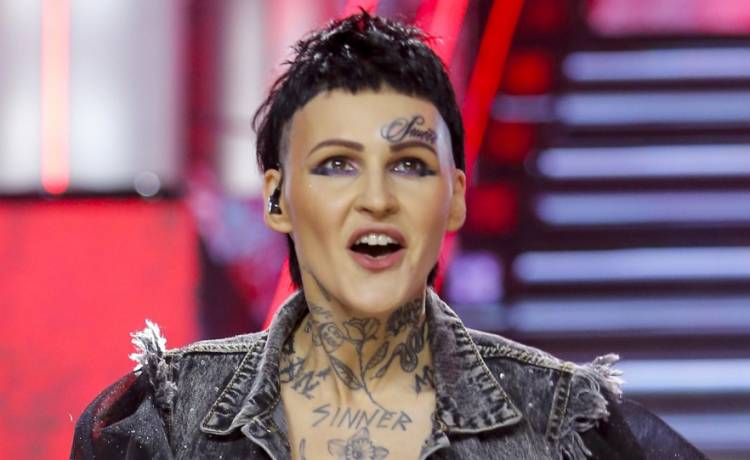 Agnieszka Chylińska przeszła zaskakującą metamorfozę. Z jej ciała zniknęły tatuaże [WIDEO]