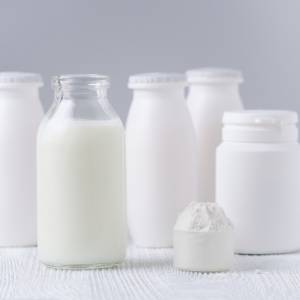Salmonella wykryta w mleku! GIS wydał ostrzeżenie przed produktem