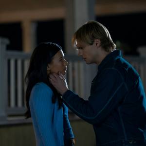 Widzowie krytykują, ale oglądają na potęgę. Ten serial podbija Netflixa!