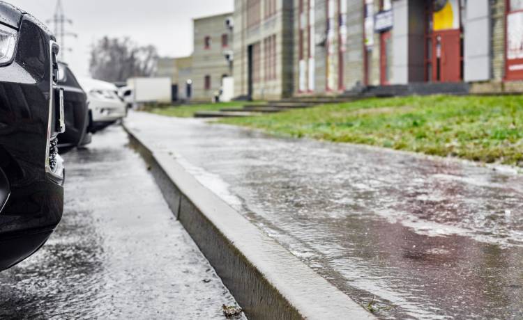 Niebezpieczeństwo na drogach. Są ostrzeżenia przed gołoledzią