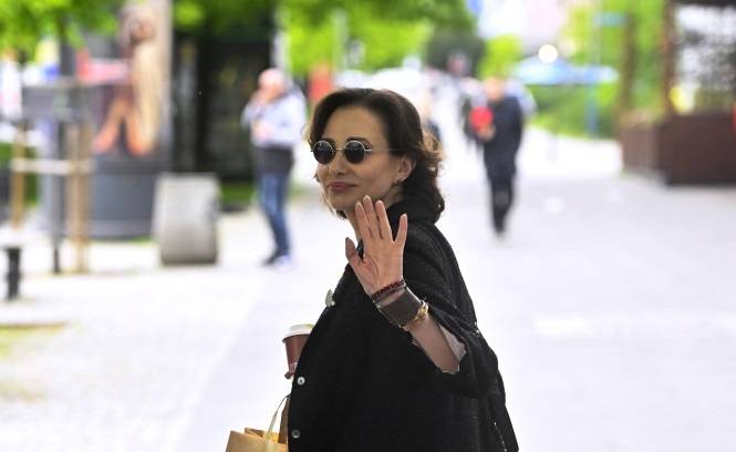 47-letnia Aleksandra Popławska w czerwonym stroju kąpielowym na jachcie! "Niby sztorm, ale w gruncie rzeczy ogień" [WIDEO]