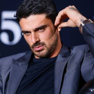 Michele Morrone przeszedł ogromną metamorfozę. Gwiazdor "365 dni" wyglądał zupełnie inaczej!