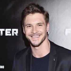 Mikołaj Roznerski zdjęciem z mamą roztopił serca fanek. "Moja 38-letnia miłość"