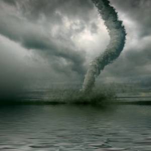 Niesamowite zjawisko nad Bałtykiem! Trąba wodna nawiedziła Półwysep Helski [WIDEO]