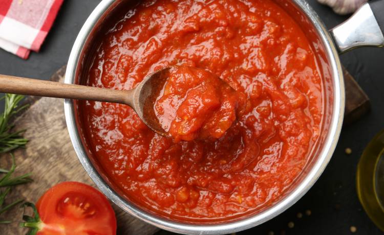 Sekretny trik szefów kuchni. Tak poprawisz smak domowego sosu pomidorowego!, fot. Shutterstock