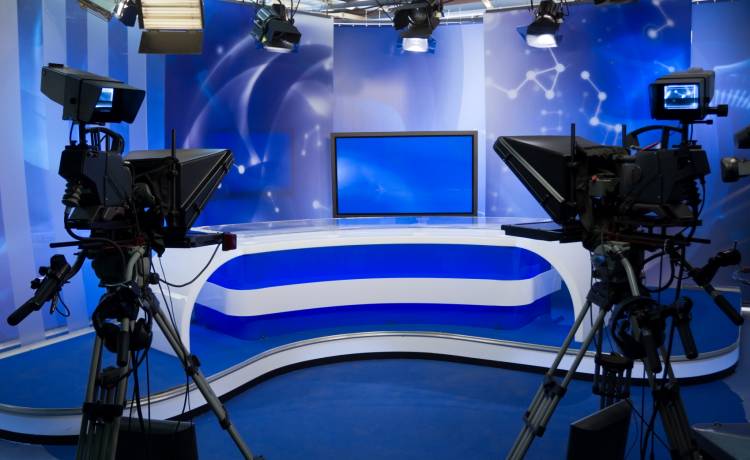 Wpadka w telewizji. Prezenterka przerwała swoją wypowiedź. "Zapomniałam, co to za program" [WIDEO]