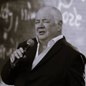 Komentator zamieścił skandaliczny wpis po śmierci Soyki. Teraz przeprasza 