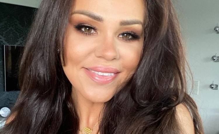 Sylwia Bomba eksponuje dekolt w zniewalającej kreacji z tiulu. Bohaterka "Gogglebox" zachwyca! 