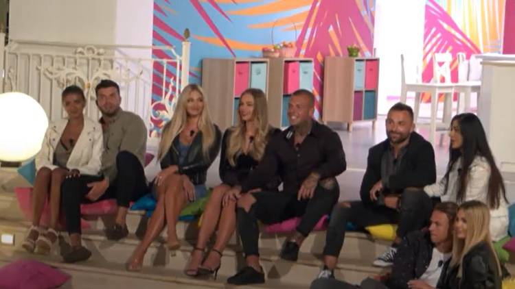 "Love Island 3". Widzowie w szoku. Faworyci odpadli tuż przed finałem. Wyrzucili ich inni uczestnicy. "Pozbyli się mocnej pary"