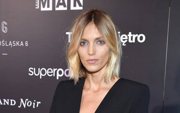 Anja Rubik topless na łóżku. Fani zbierają szczęki z podłóg: "Wspaniała i piękna" [FOTO]