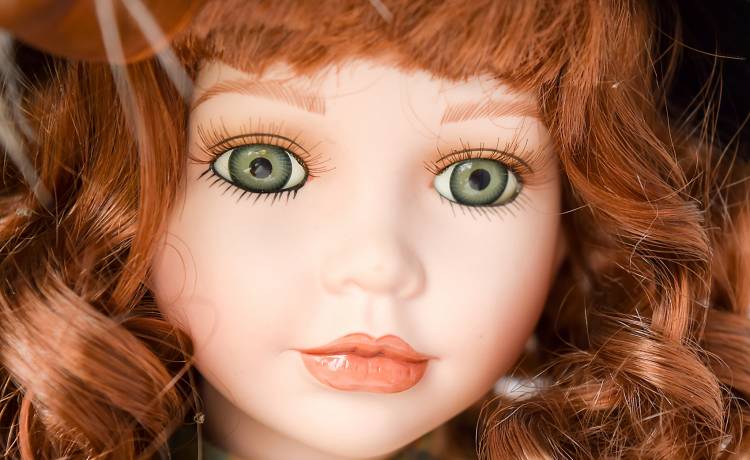 Kulturysta poślubił... lalkę, potem wziął z nią rozwód. Obecnie żyje z dwoma innymi  [+18]