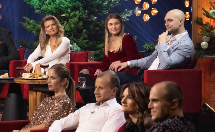 Uczestnicy programu „Rolnik szuka żony” i Marta Manowska. Fot. materiały prasowe TVP