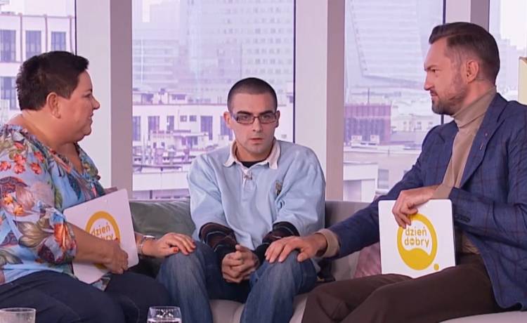 Niepokojący i zagubiony Quebonafide na kanapie "Dzień dobry TVN". Marcin Prokop komentuje niecodzienny wywiad                                     