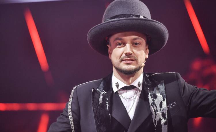 Baron pokazał zdjęcia z młodości. Internauci: "Jak skrzyżowanie Kamila Bednarka i Margaret"