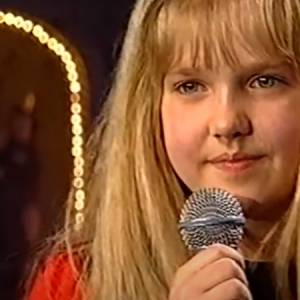 Poznajecie? Dziś jest jedną z najpopularniejszych wokalistek w Polsce! [WIDEO]