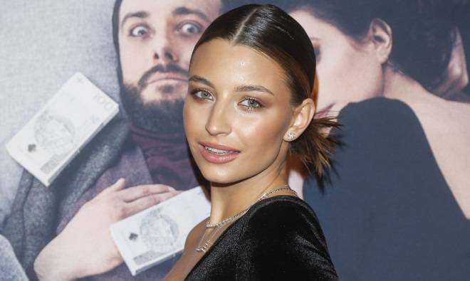 Julia Wieniawa zaszalała z fryzurami! Kolorowe peruki poszły w ruch. W komentarzach mowa o Michale Wiśniewskim 