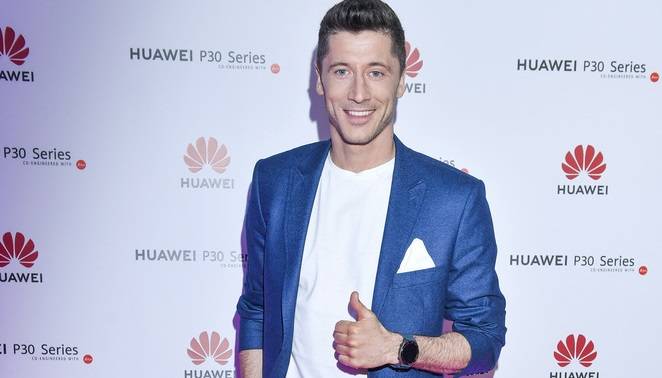 Lewandowski okrzyknięty bohaterem Bayernu! Zobacz bramki polskiego piłkarza [WIDEO]  