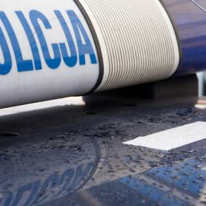 Seniorka nie mogła wyjść z domu, bo jej drzwi blokowały zwłoki mężczyzny                                                           