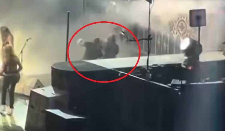 Incydent na koncercie "Iron Maiden". Bruce Dickinson wyrzucił fana ze sceny [WIDEO]