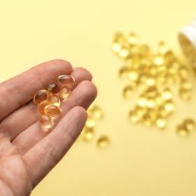 3 objawy, które świadczą o nadmiarze witaminy D. Dietetyczka tłumaczy