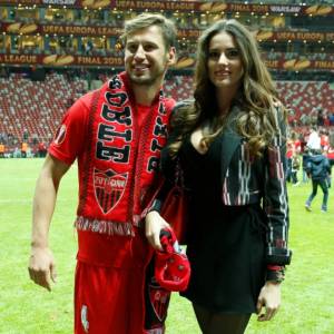 Célia Krychowiak publikuje zmysłowy kadr bez biustonosza. Ta stylizacja zachwyciła fanów żony piłkarza