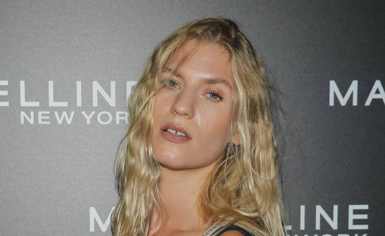 Julia Sobczyńska pozuje w skąpej bieliźnie. Finalistka "Top Model" rozpaliła sieć [FOTO]