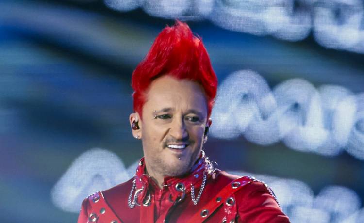 Ekstrawaganckie uczesanie tu przeszłość. Wiśniewski zaskoczył nową fryzurą [FOTO]