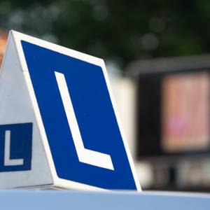 Stresujący egzamin na prawo jazdy? Zobacz, co spotkało tego kursanta!