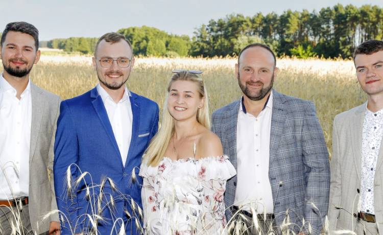 Uczestnicy programu „Rolnik szuka żony” . Fot. AKPA