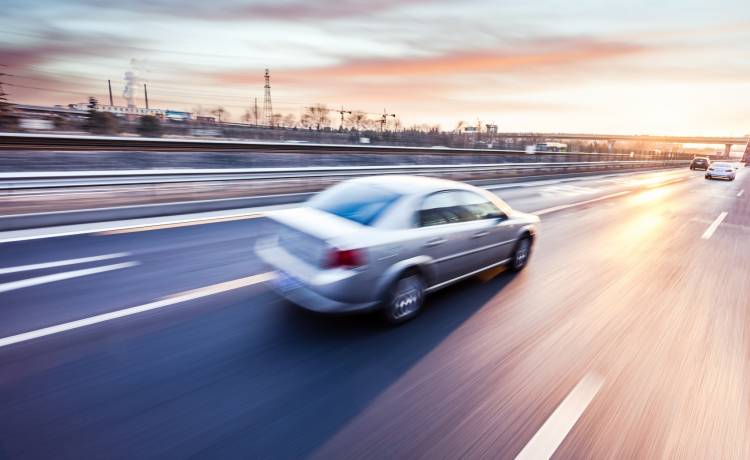 Kierowca pędził 300 km/h na drodze ekspresowej S7. Policja nie mogła dogonić pirata drogowego