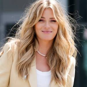 Marcelina Zawadzka w jeansowej sukience i kowbojkach. "Ideał" - komentują internauci             