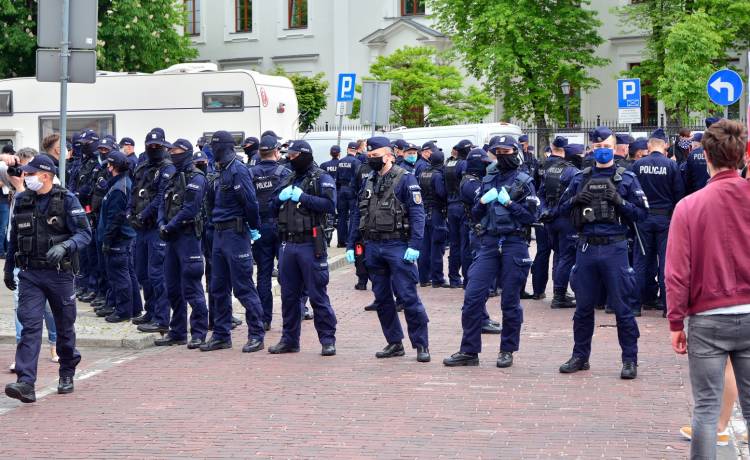 Policjanci będą lepiej chronieni? Szef MSWiA planuje podwyższenie kar za znieważenie funkcjonariusza