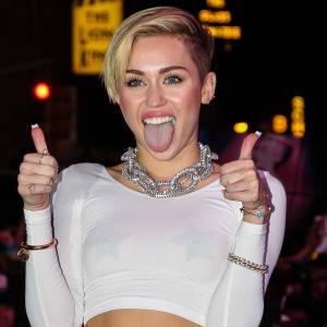 Miley Cyrus w kabaretkach rozgrzała fanów. Gorąca stylizacja robi wrażenie!