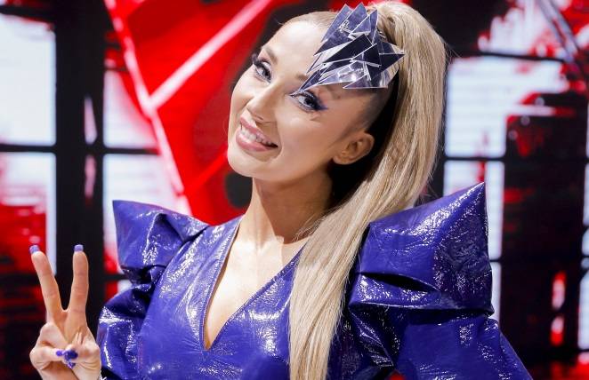 Cleo kokietuje biustem jako namiętna Słowianka. "Kwintesencja miłości" [NAGRANIE]