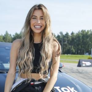 Magdalena Karwacka odsłania pośladki w wyciętym bikini. Zdjęcie prosto z basenu! [FOTO]