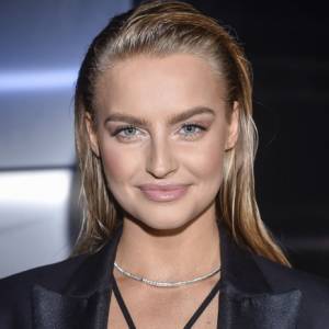 Karolina Pisarek w bikini. Modelka publikuje gorący kadr. Fani: "Hot"