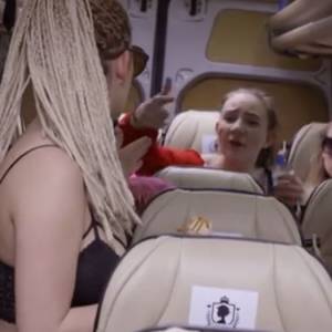 "Projekt Lady 5". Awantura już w autobusie w drodze do Rozalina! Bójka na pięści wśród uczestniczek nowej edycji!