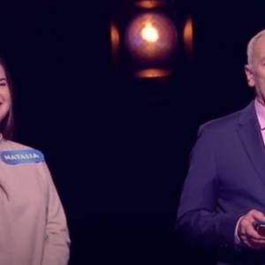 Zaskakująca odpowiedź w "Familiadzie". Za czym biega pies? Uczestniczka nie powstrzymała śmiechu! [WIDEO]