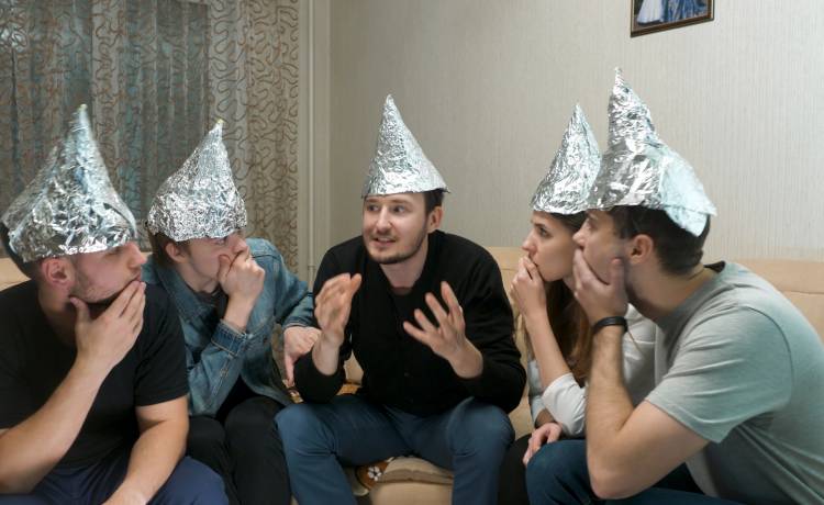 Teorie spiskowe. TOP 5 zaskakujących historii, które mrożą krew w żyłach