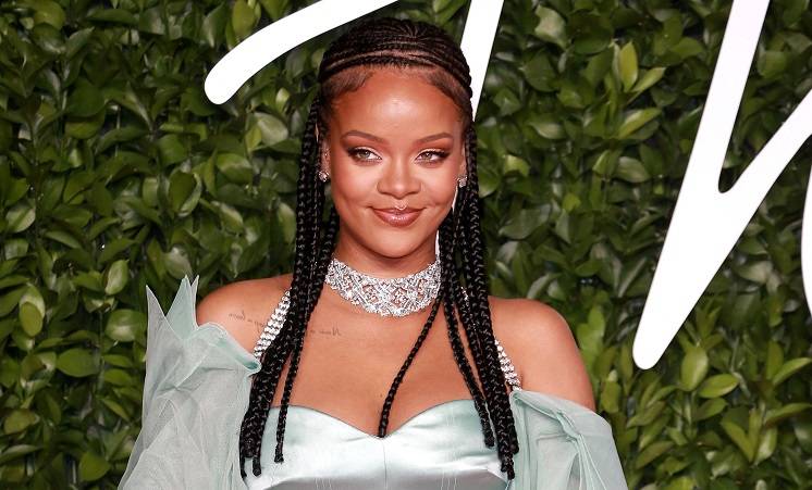 Rihanna zostanie mamą? Ta obcisła sukienka zdradziła jej tajemnicę? [ZDJĘCIA]                   