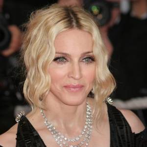 Owczarek niemiecki „wygryzł” Madonnę. Pies sprzedał dom gwiazdy! Jak to możliwe?