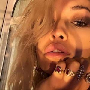 Rita Ora dodała gorące kadry z Ibizy! Zbyt małe bikini hitem sezonu?