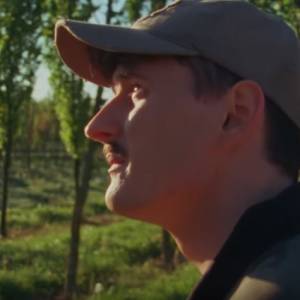 "Małomiasteczkowy" od tyłu. O czym tak naprawdę śpiewa Dawid Podsiadło? Ukryty przekaz