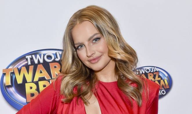 Karolina Pisarek odważnie odsłania ciało. Modelka pozuje w skąpym bikini. "Piękna" [FOTO]