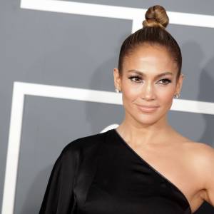 Jennifer Lopez zachwyca zgrabną figurą w halloweenowym stroju. Przebrała się za zabandażowaną Kleopatrę [FOTO]